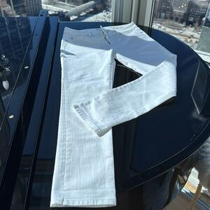 Mid-rise white ankle cigarette Smart denim with slight ankle slit